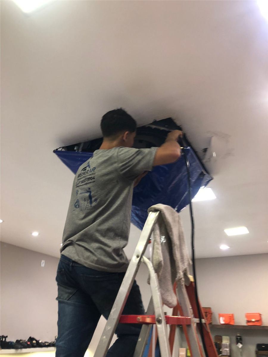 Higienização de cassete em loja com coletor de água